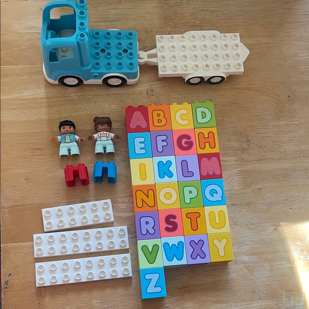 LEGO Duplo Alphabet Learning Set - Picture 8 of 9